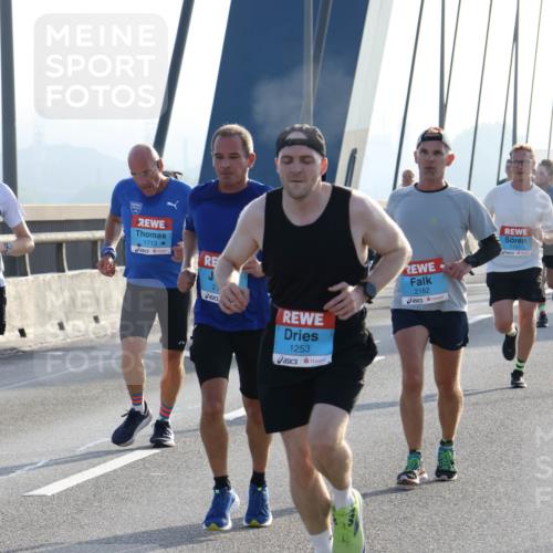 03.10.2026 - Köhlbrandbrückenlauf Strokosch-Dieckow http://msf.ph/oto/10594505 03.10.2026 09:22:47 Position 1 1713, 21, 1253, 2182, 1101 meine-sportfotos.de