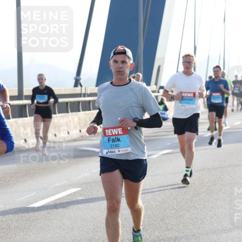 03.10.2026 - Köhlbrandbrückenlauf Strokosch-Dieckow http://msf.ph/oto/10594513 03.10.2026 09:22:49 Position 1 2182, 1101 meine-sportfotos.de