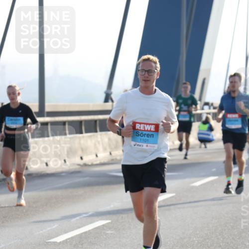 03.10.2026 - Köhlbrandbrückenlauf Strokosch-Dieckow http://msf.ph/oto/10594527 03.10.2026 09:22:52 Position 1 1101 meine-sportfotos.de