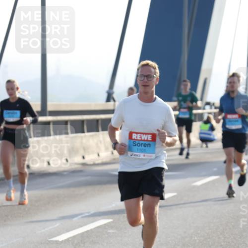 03.10.2026 - Köhlbrandbrückenlauf Strokosch-Dieckow http://msf.ph/oto/10594531 03.10.2026 09:22:52 Position 1 1101 meine-sportfotos.de