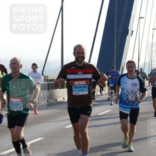 03.10.2026 - Köhlbrandbrückenlauf Strokosch-Dieckow http://msf.ph/oto/10594547 03.10.2026 09:23:02 Position 1 1532, 1054, 268 meine-sportfotos.de