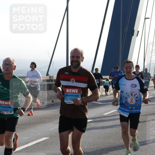 03.10.2026 - Köhlbrandbrückenlauf Strokosch-Dieckow http://msf.ph/oto/10594562 03.10.2026 09:23:02 Position 1 9, 1054, 1532 meine-sportfotos.de