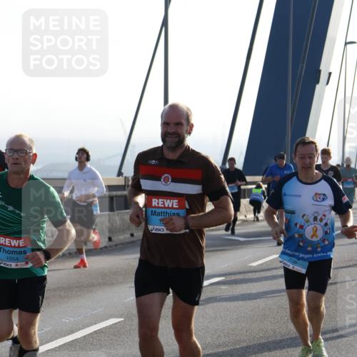 03.10.2026 - Köhlbrandbrückenlauf Strokosch-Dieckow http://msf.ph/oto/10594564 03.10.2026 09:23:03 Position 1 1054, 2058 meine-sportfotos.de