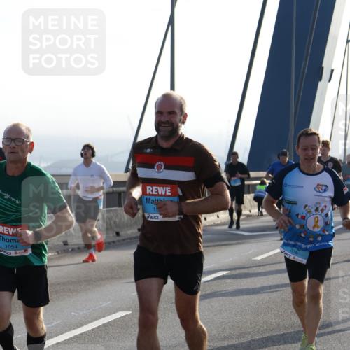 03.10.2026 - Köhlbrandbrückenlauf Strokosch-Dieckow http://msf.ph/oto/10594568 03.10.2026 09:23:03 Position 1 1054, 15, 208 meine-sportfotos.de