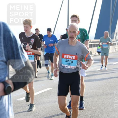 03.10.2026 - Köhlbrandbrückenlauf Strokosch-Dieckow http://msf.ph/oto/10594608 03.10.2026 09:23:07 Position 1 6, 2215 meine-sportfotos.de
