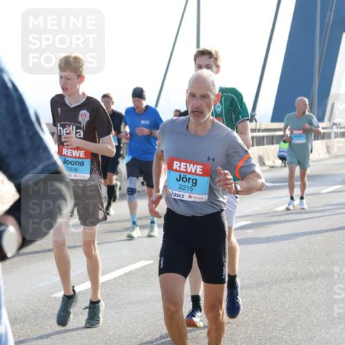 03.10.2026 - Köhlbrandbrückenlauf Strokosch-Dieckow http://msf.ph/oto/10594612 03.10.2026 09:23:07 Position 1 1936, 2215 meine-sportfotos.de