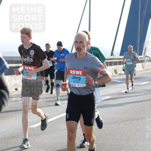 03.10.2026 - Köhlbrandbrückenlauf Strokosch-Dieckow http://msf.ph/oto/10594619 03.10.2026 09:23:07 Position 1 2215 meine-sportfotos.de