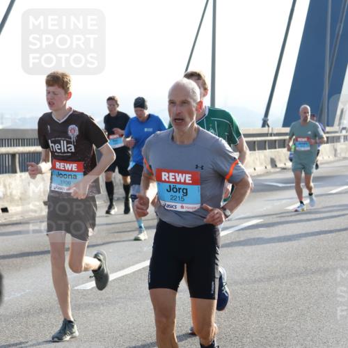03.10.2026 - Köhlbrandbrückenlauf Strokosch-Dieckow http://msf.ph/oto/10594622 03.10.2026 09:23:07 Position 1 1936, 2215 meine-sportfotos.de