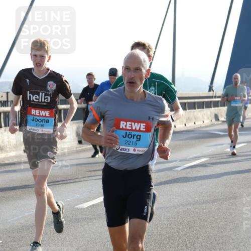 03.10.2026 - Köhlbrandbrückenlauf Strokosch-Dieckow http://msf.ph/oto/10594636 03.10.2026 09:23:08 Position 1 1936, 2215 meine-sportfotos.de