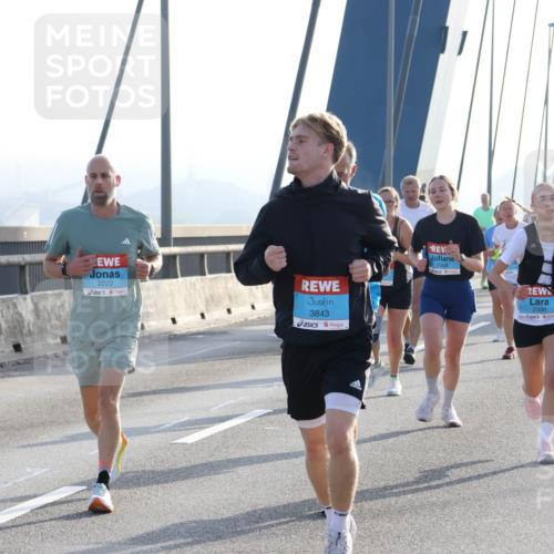 03.10.2026 - Köhlbrandbrückenlauf Strokosch-Dieckow http://msf.ph/oto/10594643 03.10.2026 09:23:10 Position 1 2222, 3843, 2388, 2300 meine-sportfotos.de