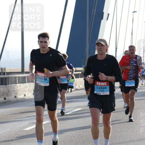 03.10.2026 - Köhlbrandbrückenlauf Strokosch-Dieckow http://msf.ph/oto/10594838 03.10.2026 09:23:41 Position 1 1609, 1608, 1890 meine-sportfotos.de