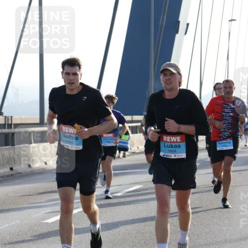 03.10.2026 - Köhlbrandbrückenlauf Strokosch-Dieckow http://msf.ph/oto/10594841 03.10.2026 09:23:41 Position 1 1609, 1608 meine-sportfotos.de