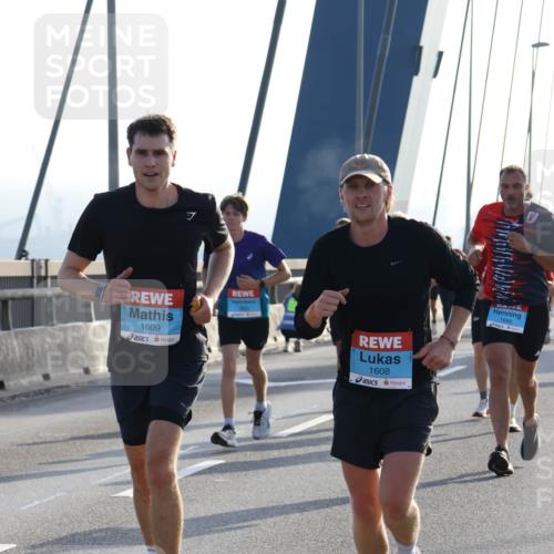 03.10.2026 - Köhlbrandbrückenlauf Strokosch-Dieckow http://msf.ph/oto/10594855 03.10.2026 09:23:41 Position 1 1609, 1608, 1890 meine-sportfotos.de