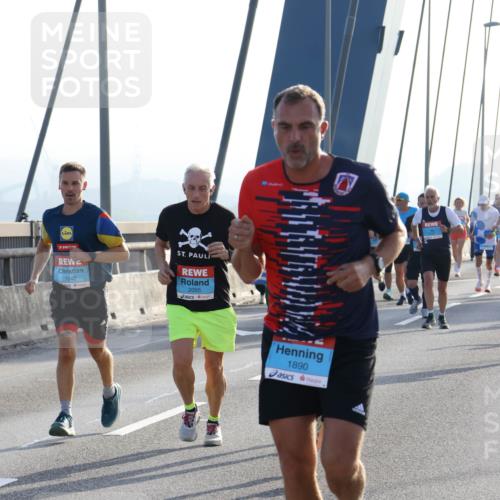 03.10.2026 - Köhlbrandbrückenlauf Strokosch-Dieckow http://msf.ph/oto/10594870 03.10.2026 09:23:44 Position 1 1942, 2055, 1890 meine-sportfotos.de
