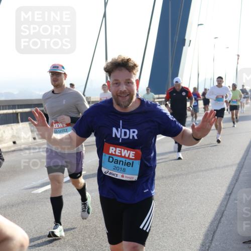 03.10.2026 - Köhlbrandbrückenlauf Strokosch-Dieckow http://msf.ph/oto/10594957 03.10.2026 09:23:58 Position 1 2018 meine-sportfotos.de