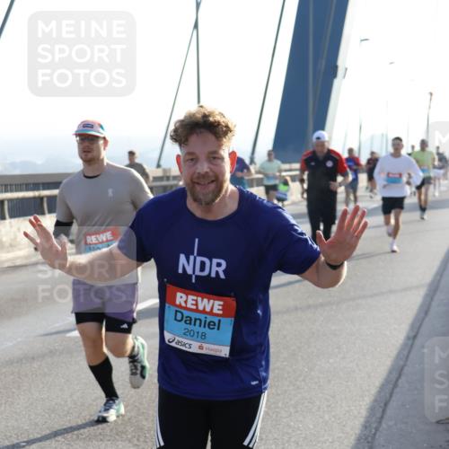 03.10.2026 - Köhlbrandbrückenlauf Strokosch-Dieckow http://msf.ph/oto/10594966 03.10.2026 09:23:58 Position 1 2018 meine-sportfotos.de