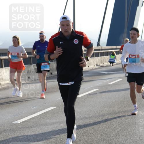 03.10.2026 - Köhlbrandbrückenlauf Strokosch-Dieckow http://msf.ph/oto/10594976 03.10.2026 09:24:01 Position 1 3838 meine-sportfotos.de