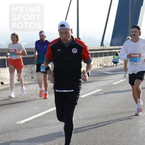 03.10.2026 - Köhlbrandbrückenlauf Strokosch-Dieckow http://msf.ph/oto/10594984 03.10.2026 09:24:01 Position 1 3838 meine-sportfotos.de
