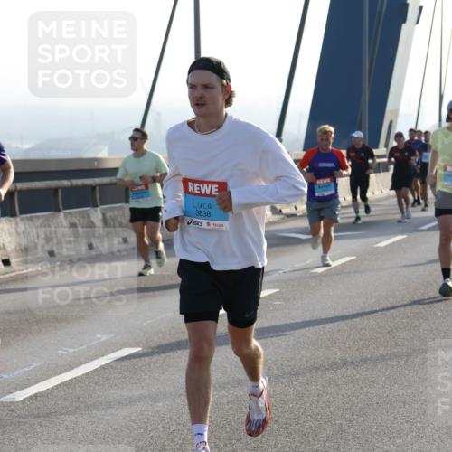03.10.2026 - Köhlbrandbrückenlauf Strokosch-Dieckow http://msf.ph/oto/10594986 03.10.2026 09:24:02 Position 1 3838 meine-sportfotos.de