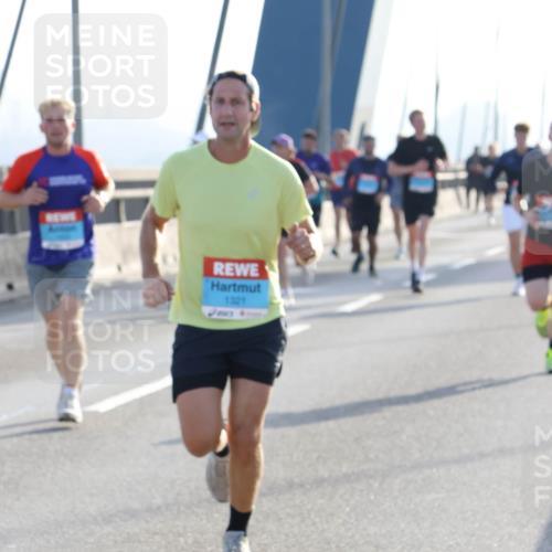 03.10.2026 - Köhlbrandbrückenlauf Strokosch-Dieckow http://msf.ph/oto/10595006 03.10.2026 09:24:05 Position 1 1321 meine-sportfotos.de