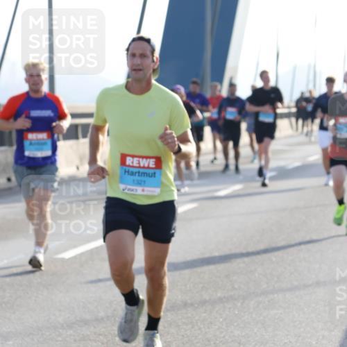 03.10.2026 - Köhlbrandbrückenlauf Strokosch-Dieckow http://msf.ph/oto/10595011 03.10.2026 09:24:05 Position 1 1321 meine-sportfotos.de