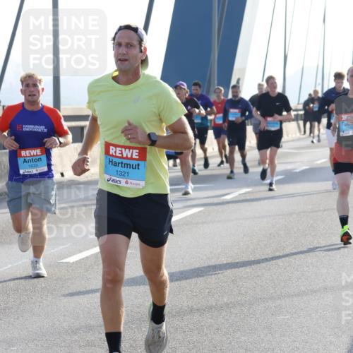 03.10.2026 - Köhlbrandbrückenlauf Strokosch-Dieckow http://msf.ph/oto/10595017 03.10.2026 09:24:05 Position 1 1833, 1321, 2049 meine-sportfotos.de