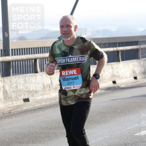 03.10.2026 - Köhlbrandbrückenlauf Strokosch-Dieckow http://msf.ph/oto/10595044 03.10.2026 09:24:19 Position 1 2217 meine-sportfotos.de
