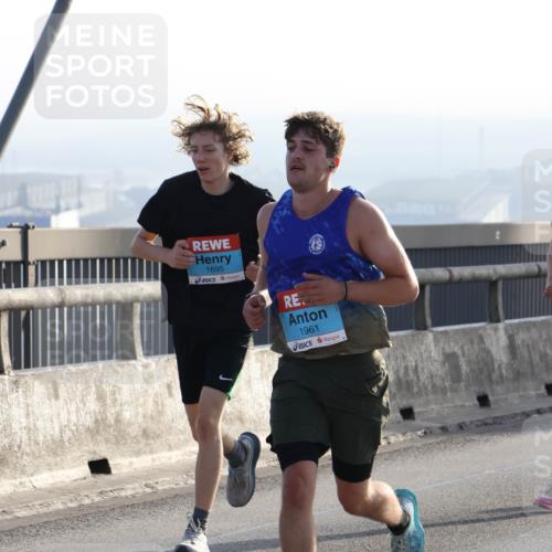 03.10.2026 - Köhlbrandbrückenlauf Strokosch-Dieckow http://msf.ph/oto/10595070 03.10.2026 09:24:22 Position 1 1695, 1961 meine-sportfotos.de