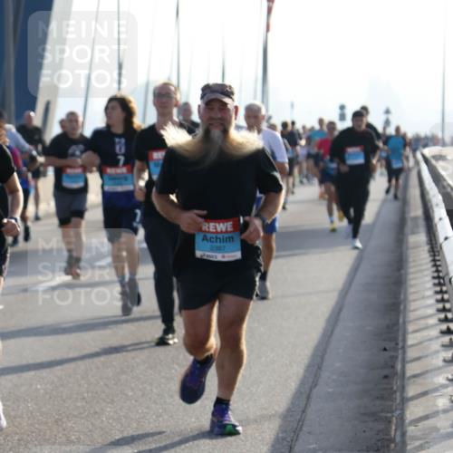 03.10.2026 - Köhlbrandbrückenlauf Strokosch-Dieckow http://msf.ph/oto/10595117 03.10.2026 09:24:29 Position 1 2387 meine-sportfotos.de