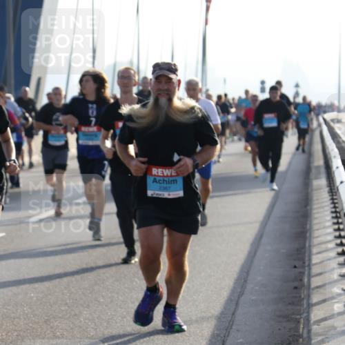 03.10.2026 - Köhlbrandbrückenlauf Strokosch-Dieckow http://msf.ph/oto/10595122 03.10.2026 09:24:29 Position 1 200, 2387 meine-sportfotos.de