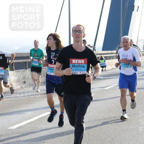 03.10.2026 - Köhlbrandbrückenlauf Strokosch-Dieckow http://msf.ph/oto/10595147 03.10.2026 09:24:33 Position 1 911, 3, 2325, 2712, 1682 meine-sportfotos.de