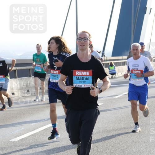 03.10.2026 - Köhlbrandbrückenlauf Strokosch-Dieckow http://msf.ph/oto/10595149 03.10.2026 09:24:33 Position 1 911, 3, 2325, 2712, 1682 meine-sportfotos.de