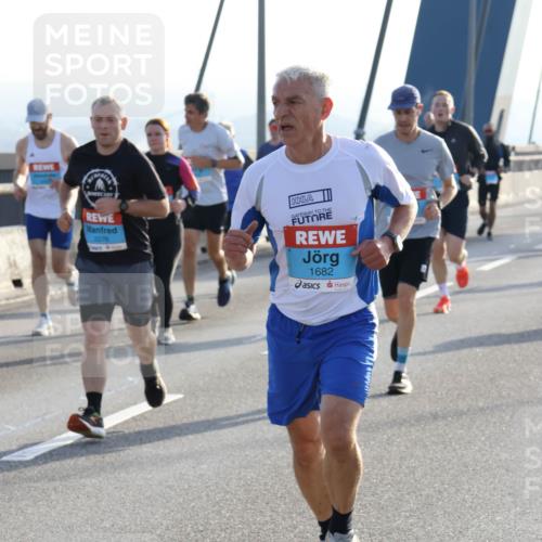 03.10.2026 - Köhlbrandbrückenlauf Strokosch-Dieckow http://msf.ph/oto/10595163 03.10.2026 09:24:35 Position 1 2276, 1682 meine-sportfotos.de
