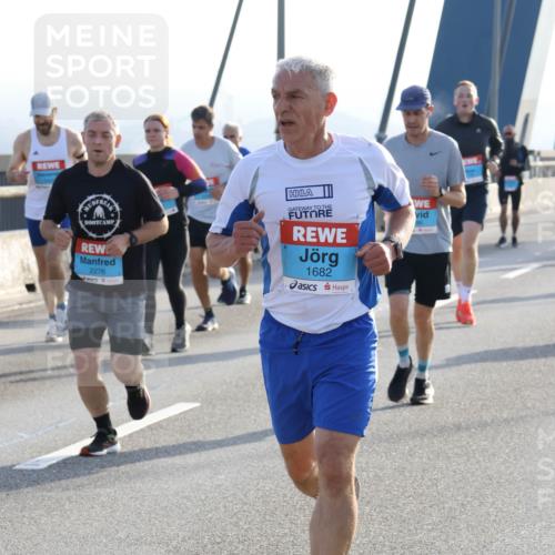 03.10.2026 - Köhlbrandbrückenlauf Strokosch-Dieckow http://msf.ph/oto/10595174 03.10.2026 09:24:35 Position 1 2276, 1682 meine-sportfotos.de