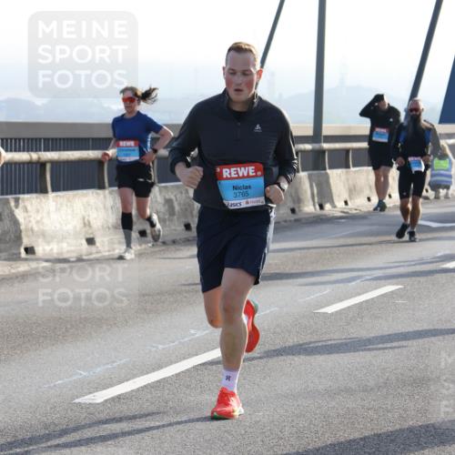 03.10.2026 - Köhlbrandbrückenlauf Strokosch-Dieckow http://msf.ph/oto/10595198 03.10.2026 09:24:38 Position 1 3765, 90 meine-sportfotos.de