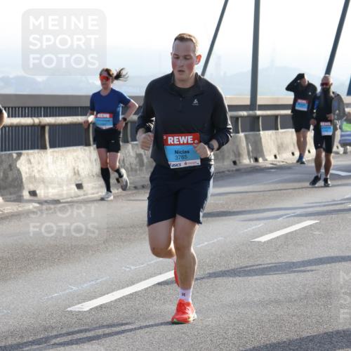 03.10.2026 - Köhlbrandbrückenlauf Strokosch-Dieckow http://msf.ph/oto/10595202 03.10.2026 09:24:38 Position 1 6, 3765, 20 meine-sportfotos.de