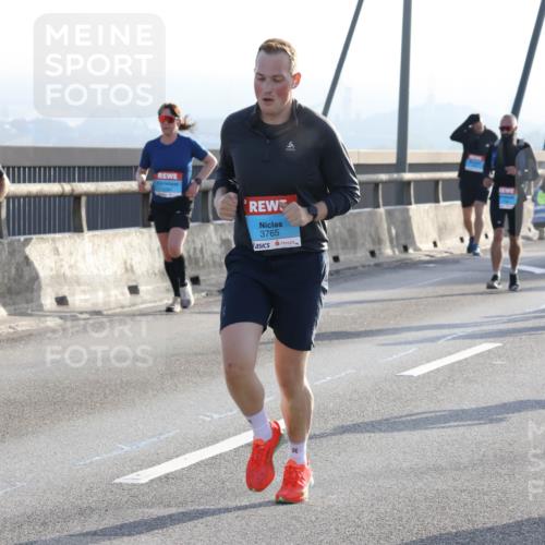 03.10.2026 - Köhlbrandbrückenlauf Strokosch-Dieckow http://msf.ph/oto/10595204 03.10.2026 09:24:38 Position 1 3765 meine-sportfotos.de