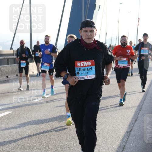 03.10.2026 - Köhlbrandbrückenlauf Strokosch-Dieckow http://msf.ph/oto/10595222 03.10.2026 09:24:41 Position 1 2147 meine-sportfotos.de