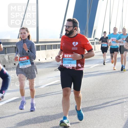 03.10.2026 - Köhlbrandbrückenlauf Strokosch-Dieckow http://msf.ph/oto/10595236 03.10.2026 09:24:43 Position 1 7, 1835, 1325 meine-sportfotos.de
