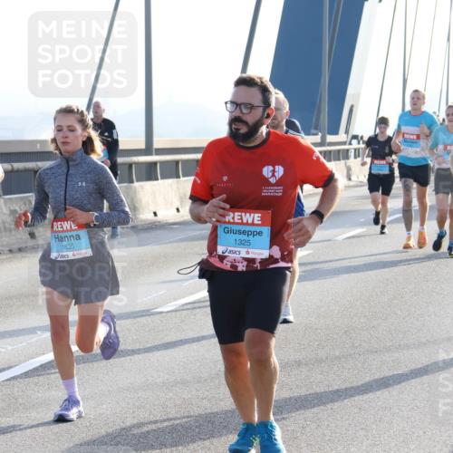 03.10.2026 - Köhlbrandbrückenlauf Strokosch-Dieckow http://msf.ph/oto/10595248 03.10.2026 09:24:43 Position 1 7, 1835, 1325 meine-sportfotos.de