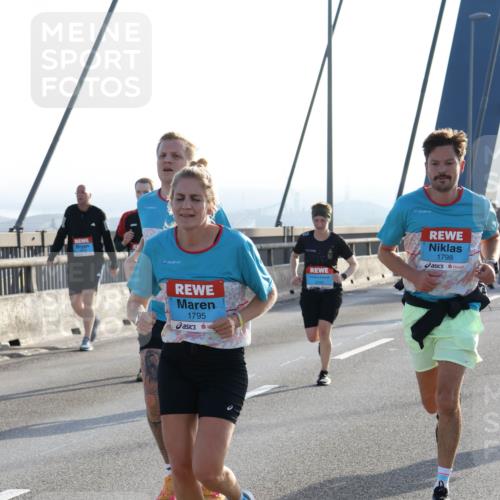 03.10.2026 - Köhlbrandbrückenlauf Strokosch-Dieckow http://msf.ph/oto/10595290 03.10.2026 09:24:49 Position 1 1795, 1798 meine-sportfotos.de