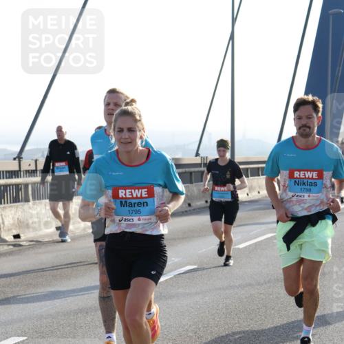 03.10.2026 - Köhlbrandbrückenlauf Strokosch-Dieckow http://msf.ph/oto/10595294 03.10.2026 09:24:49 Position 1 1795, 1798 meine-sportfotos.de