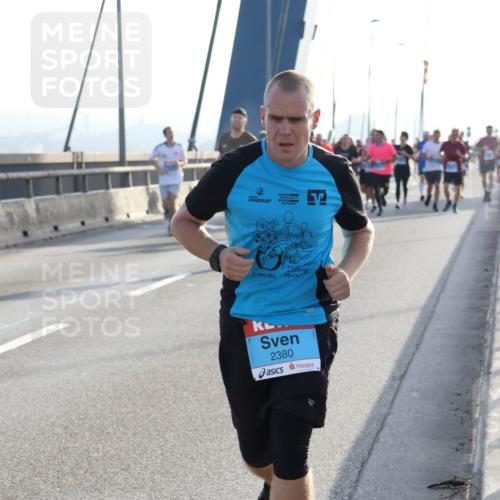 03.10.2026 - Köhlbrandbrückenlauf Strokosch-Dieckow http://msf.ph/oto/10595316 03.10.2026 09:24:51 Position 1 8, 2016, 16, 2380 meine-sportfotos.de
