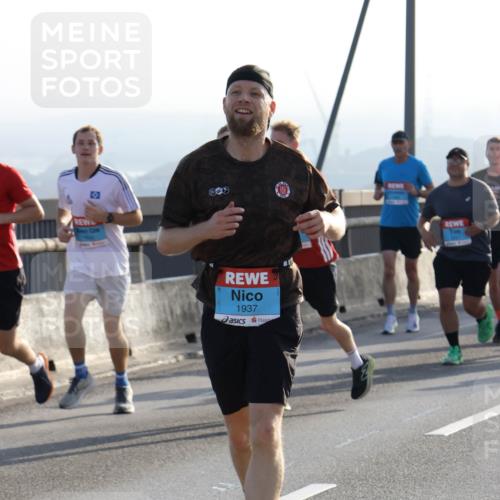 03.10.2026 - Köhlbrandbrückenlauf Strokosch-Dieckow http://msf.ph/oto/10595327 03.10.2026 09:24:55 Position 1 1937 meine-sportfotos.de