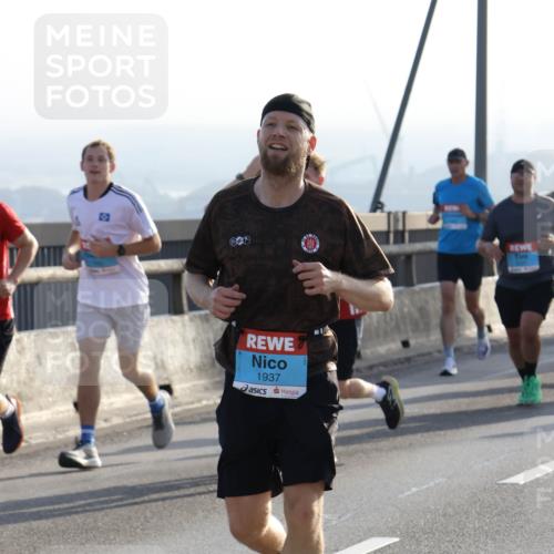 03.10.2026 - Köhlbrandbrückenlauf Strokosch-Dieckow http://msf.ph/oto/10595333 03.10.2026 09:24:56 Position 1 1937 meine-sportfotos.de