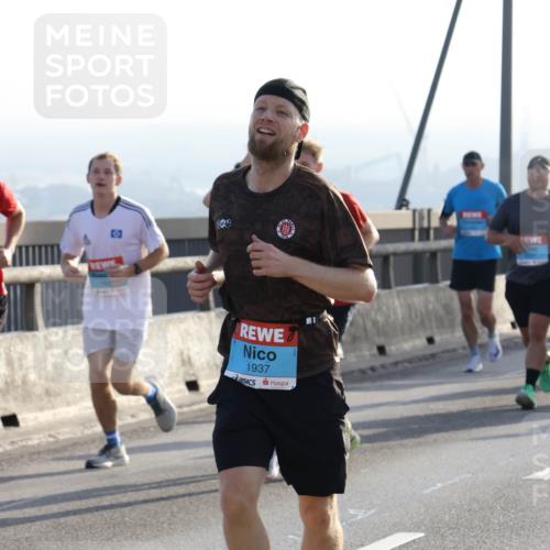 03.10.2026 - Köhlbrandbrückenlauf Strokosch-Dieckow http://msf.ph/oto/10595342 03.10.2026 09:24:56 Position 1 1937 meine-sportfotos.de
