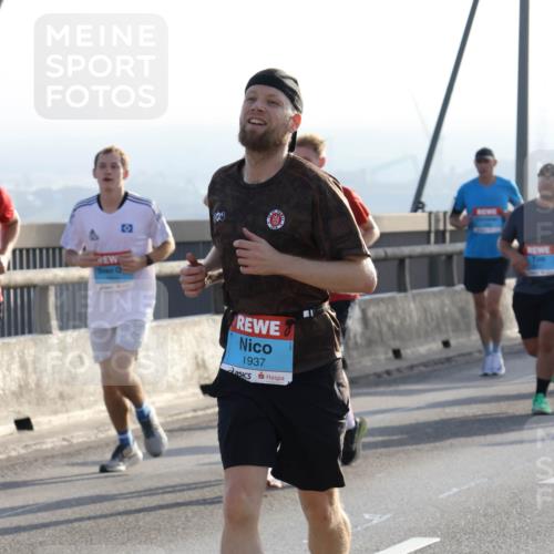 03.10.2026 - Köhlbrandbrückenlauf Strokosch-Dieckow http://msf.ph/oto/10595346 03.10.2026 09:24:56 Position 1 1937 meine-sportfotos.de