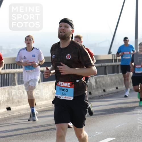 03.10.2026 - Köhlbrandbrückenlauf Strokosch-Dieckow http://msf.ph/oto/10595349 03.10.2026 09:24:56 Position 1 1937 meine-sportfotos.de