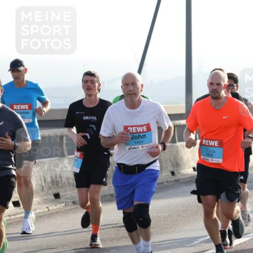03.10.2026 - Köhlbrandbrückenlauf Strokosch-Dieckow http://msf.ph/oto/10595353 03.10.2026 09:24:59 Position 1 66, 1454, 3856 meine-sportfotos.de