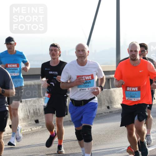 03.10.2026 - Köhlbrandbrückenlauf Strokosch-Dieckow http://msf.ph/oto/10595357 03.10.2026 09:24:59 Position 1 1666, 1454, 3856 meine-sportfotos.de